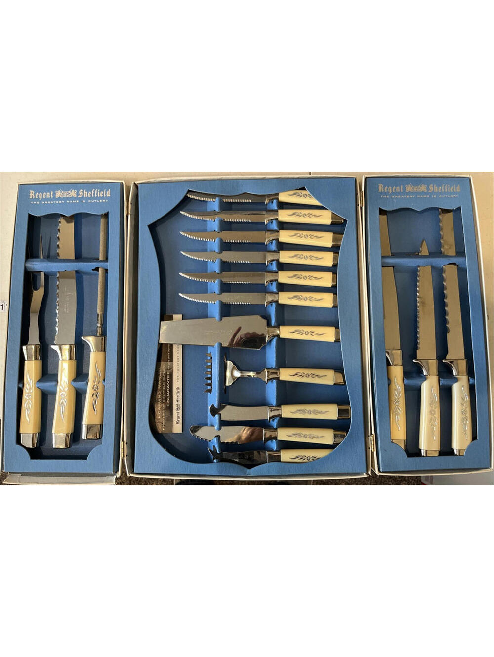 Vintage Regent Sheffield 17 piece Treasure Chest Stainless knife set cutlery
